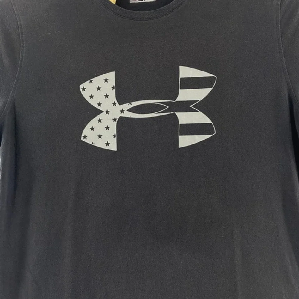Under Armour L HeatGear Black T-Shirt American Flag Logo Loose‎ Fit Mens